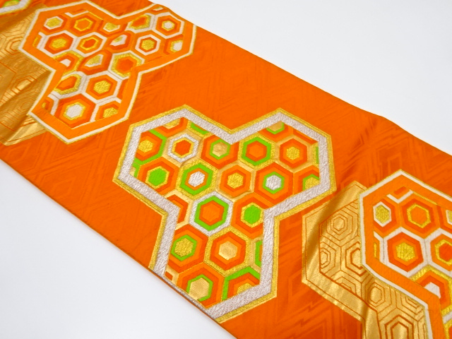 アンティーク　毘沙門亀甲に古典柄織り出し袋帯（着用可）